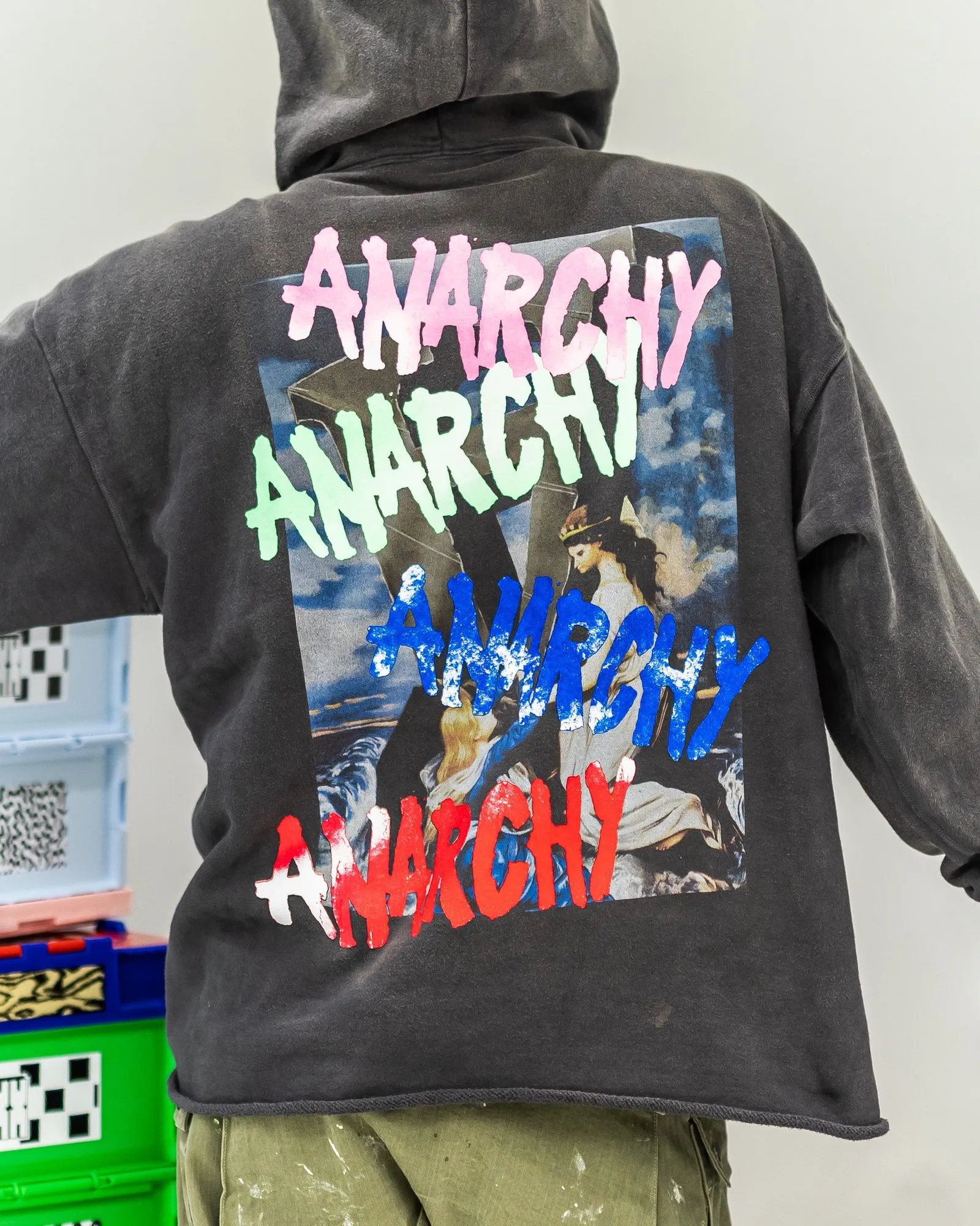 SAINT Mxxxxxx HOODIE/ANARCHY/BLK Mirror reverse SAINT hooded sweatshirt/ANARCHY barrage virgin hoodie S-XL Assute dyeing, heavy washing and water fading, multi-bit wormhole destruction treatment, genuine plate opening and mold opening, the difference is shown in the picture to make the product! Authentic level printing process, correct main mark/wash mark ⚠️Note: This model does not have the little angel mark